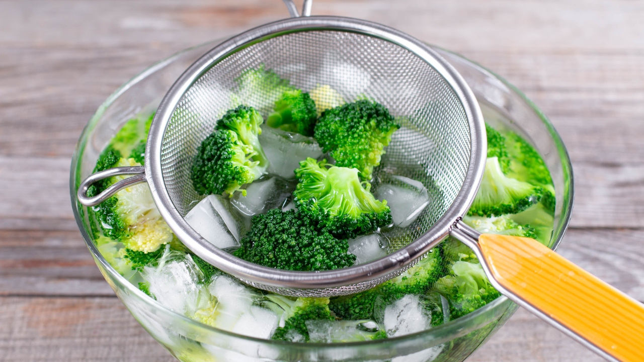 What Is ‘Blanching’? (And Why It Makes Vegetables Taste Better) - Cem ...